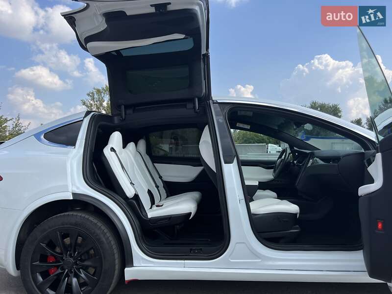 Позашляховик / Кросовер Tesla Model X 2020 в Рівному