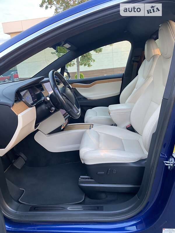 Внедорожник / Кроссовер Tesla Model X 2019 в Киеве