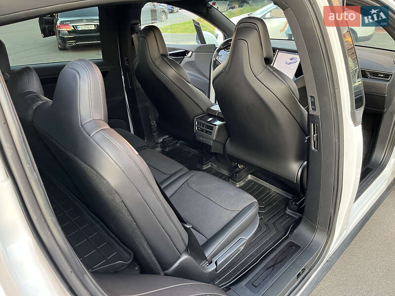 Внедорожник / Кроссовер Tesla Model X 2018 в Вишневом