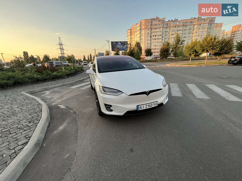 Внедорожник / Кроссовер Tesla Model X 2018 в Вишневом