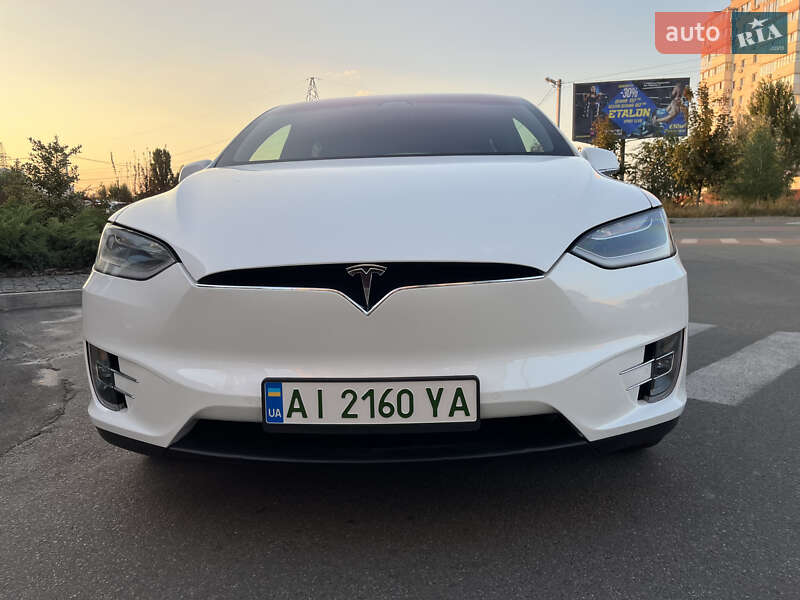 Внедорожник / Кроссовер Tesla Model X 2018 в Вишневом