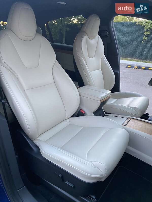 Внедорожник / Кроссовер Tesla Model X 2019 в Киеве