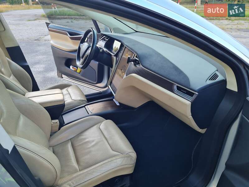 Позашляховик / Кросовер Tesla Model X 2016 в Києві