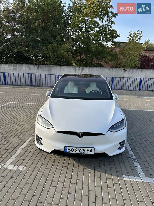 Позашляховик / Кросовер Tesla Model X 2018 в Тернополі