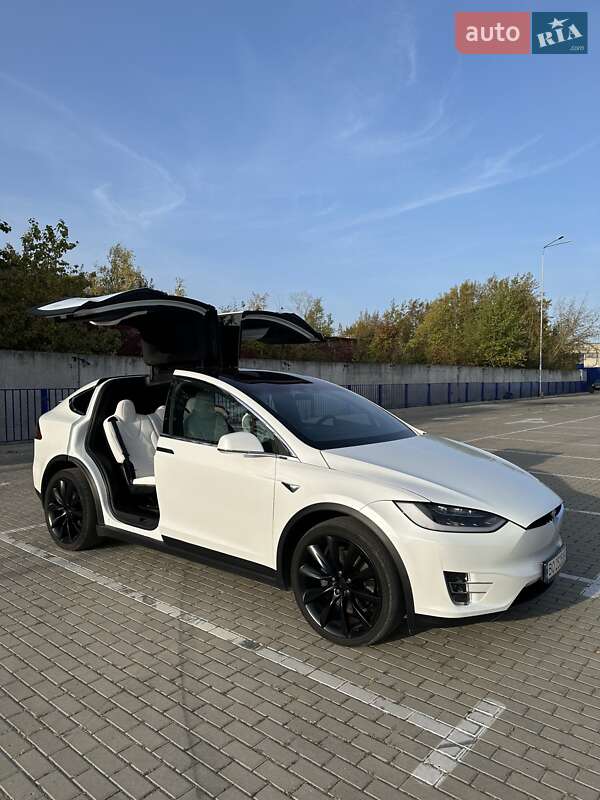 Позашляховик / Кросовер Tesla Model X 2018 в Тернополі