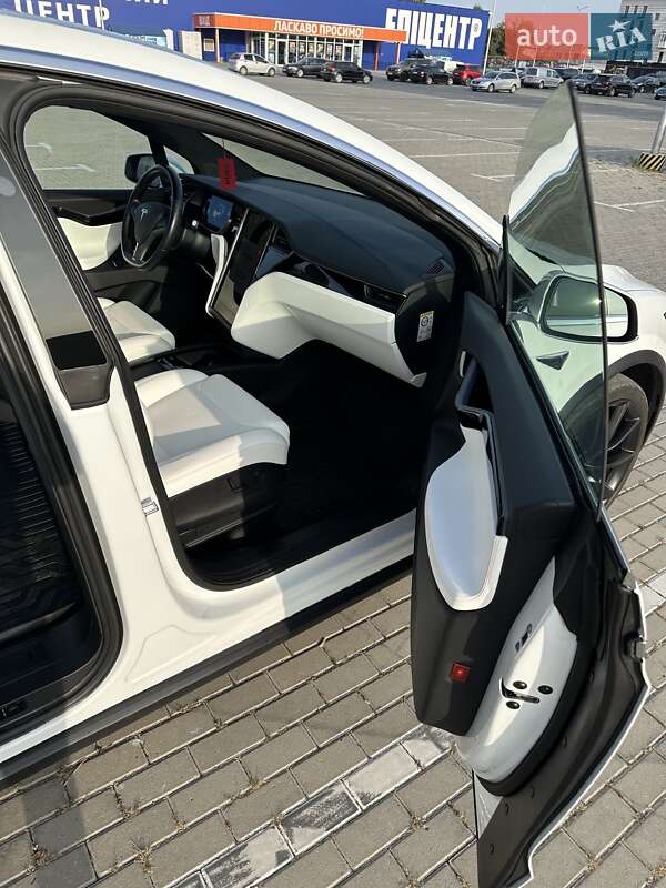 Позашляховик / Кросовер Tesla Model X 2018 в Тернополі