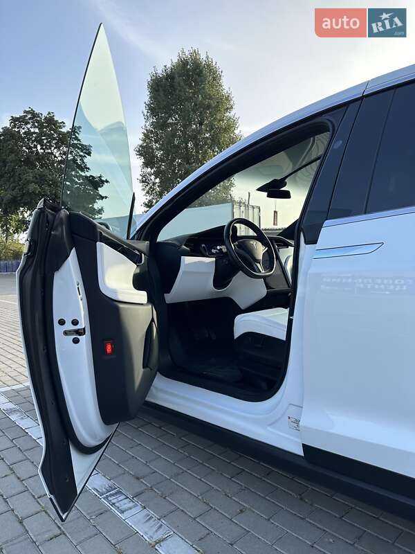 Позашляховик / Кросовер Tesla Model X 2018 в Тернополі