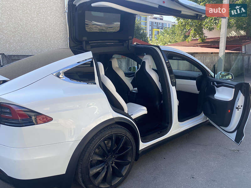 Позашляховик / Кросовер Tesla Model X 2018 в Тернополі