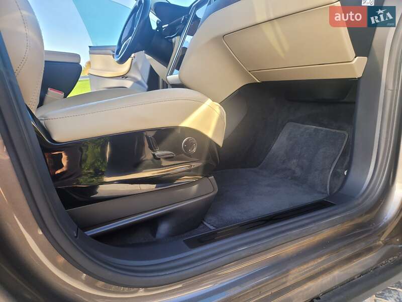 Внедорожник / Кроссовер Tesla Model X 2016 в Днепре