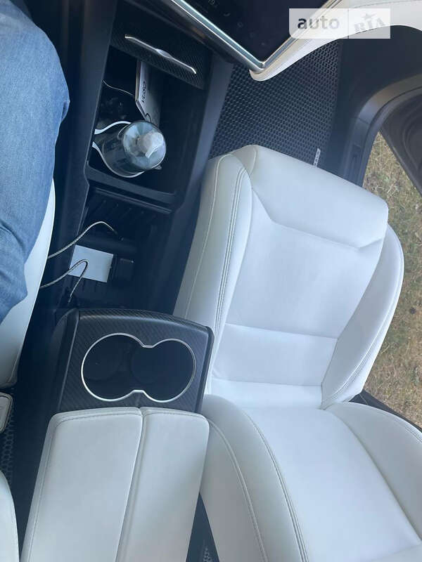 Позашляховик / Кросовер Tesla Model X 2017 в Києві