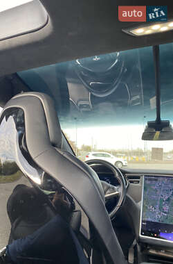 Позашляховик / Кросовер Tesla Model X 2016 в 