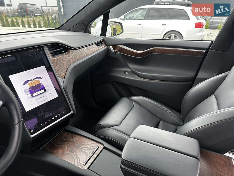 Позашляховик / Кросовер Tesla Model X 2018 в Львові