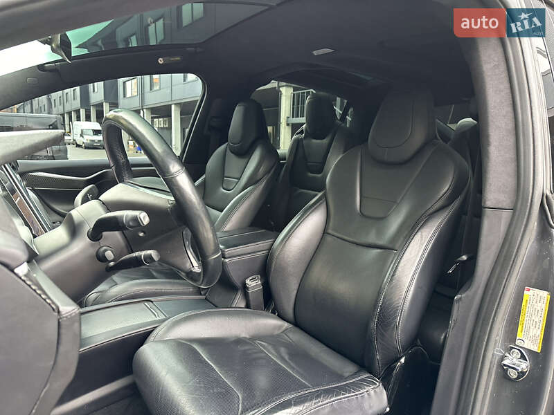 Позашляховик / Кросовер Tesla Model X 2016 в Львові