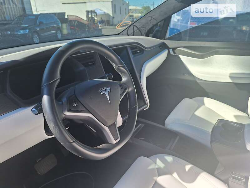 Позашляховик / Кросовер Tesla Model X 2018 в Черкасах фото 2 Позашляховик / Кросовер Tesla Model X 2018 в Черкасах