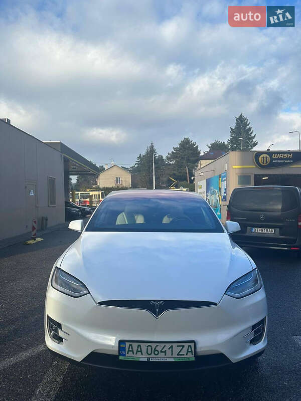 Tesla Model X 2019