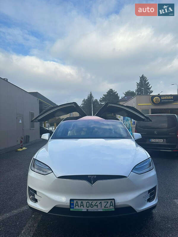 Позашляховик / Кросовер Tesla Model X 2019 в Києві