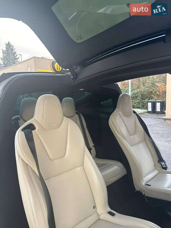 Позашляховик / Кросовер Tesla Model X 2019 в Києві
