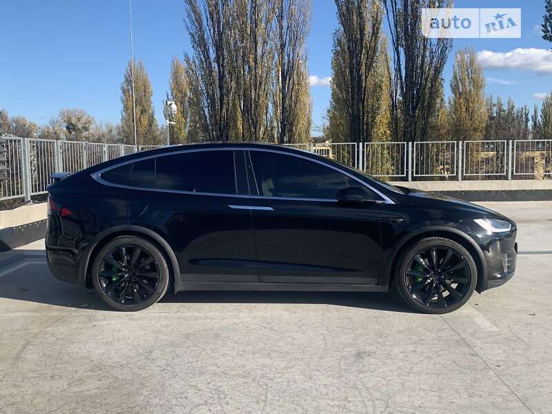 Позашляховик / Кросовер Tesla Model X 2018 в Києві