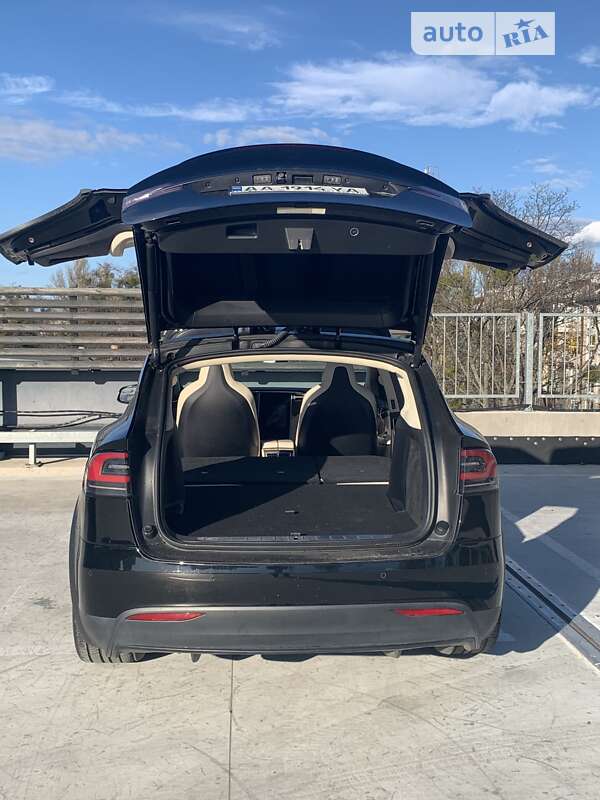 Позашляховик / Кросовер Tesla Model X 2018 в Києві