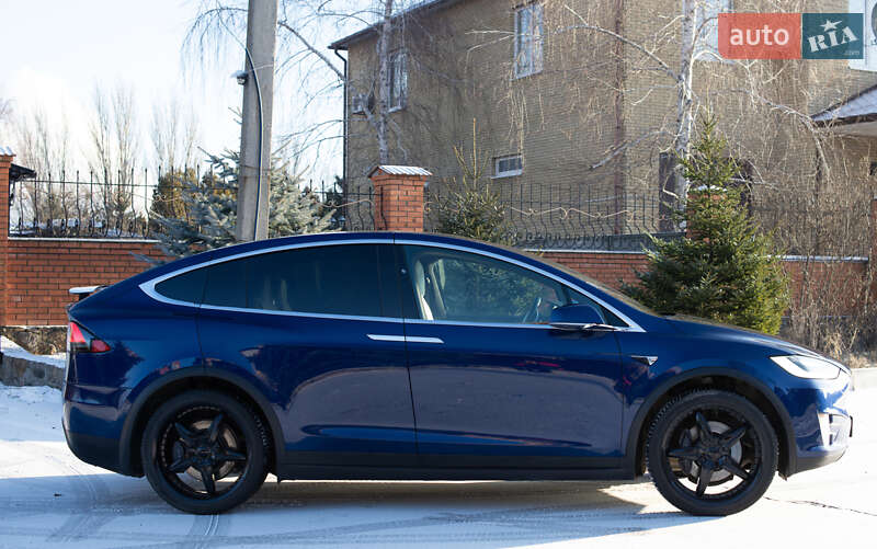 Позашляховик / Кросовер Tesla Model X 2017 в Дніпрі