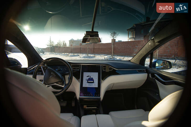 Позашляховик / Кросовер Tesla Model X 2017 в Дніпрі