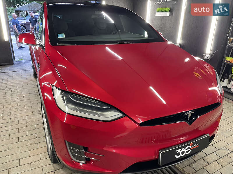 Позашляховик / Кросовер Tesla Model X 2017 в Львові