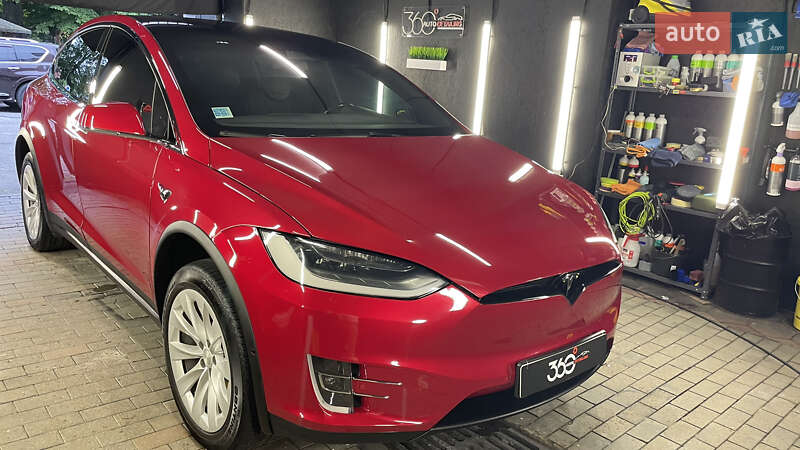 Позашляховик / Кросовер Tesla Model X 2017 в Львові