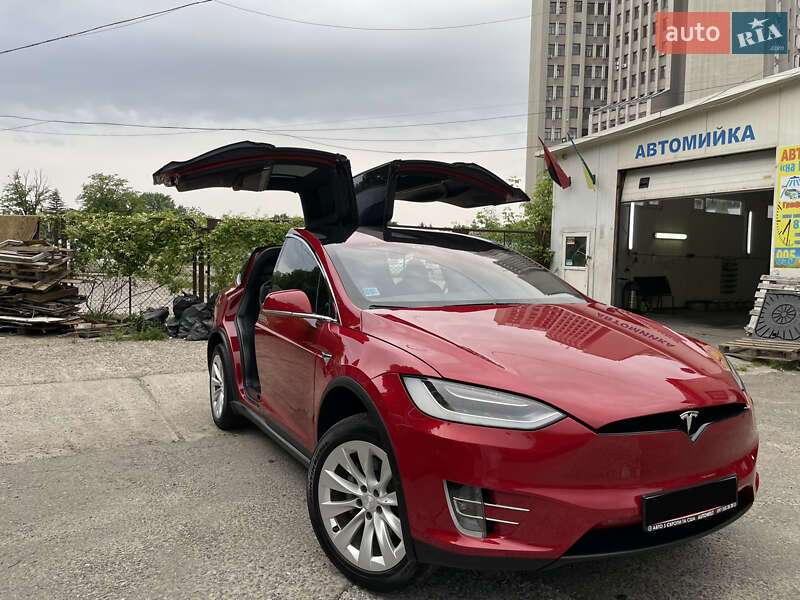 Позашляховик / Кросовер Tesla Model X 2017 в Львові