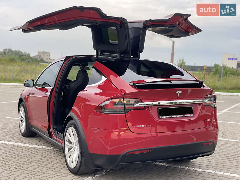 Позашляховик / Кросовер Tesla Model X 2017 в Львові