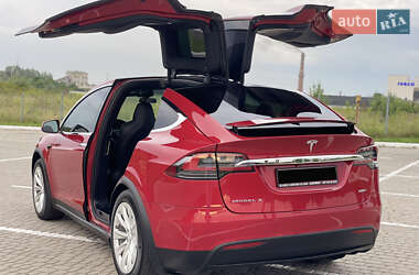 Позашляховик / Кросовер Tesla Model X 2017 в Львові