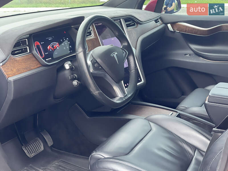 Позашляховик / Кросовер Tesla Model X 2017 в Львові