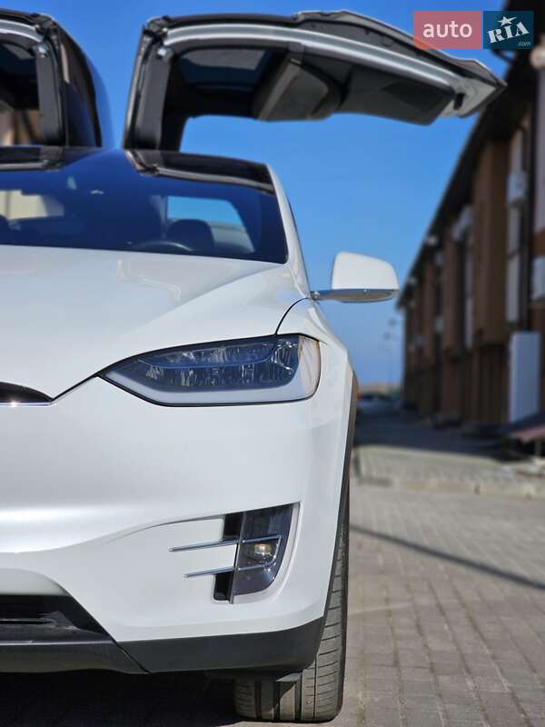 Внедорожник / Кроссовер Tesla Model X 2018 в Ровно