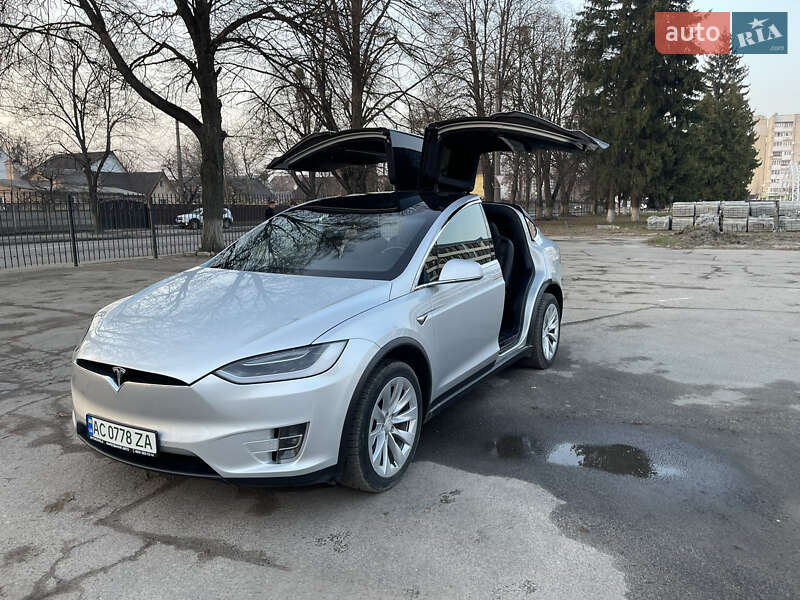 Внедорожник / Кроссовер Tesla Model X 2018 в Луцке