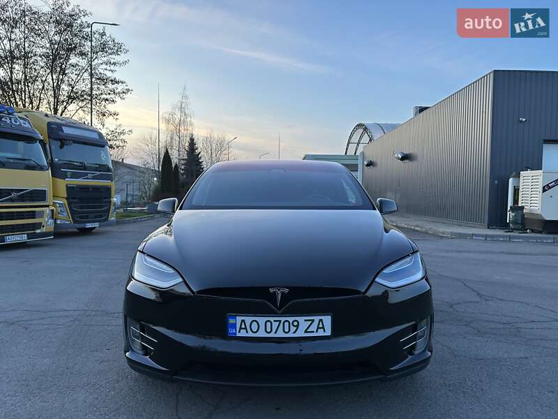 Позашляховик / Кросовер Tesla Model X 2018 в Тячеві