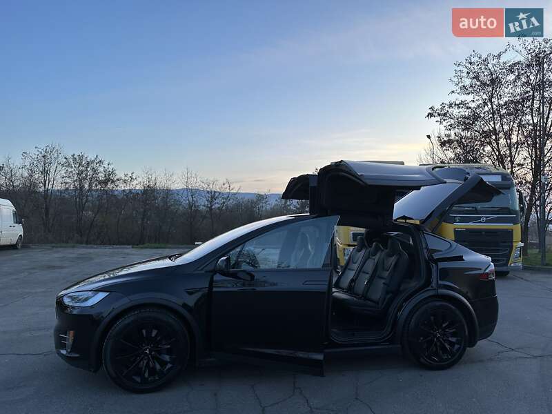 Позашляховик / Кросовер Tesla Model X 2018 в Тячеві