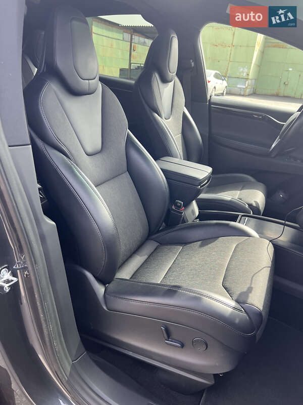 Позашляховик / Кросовер Tesla Model X 2018 в Києві