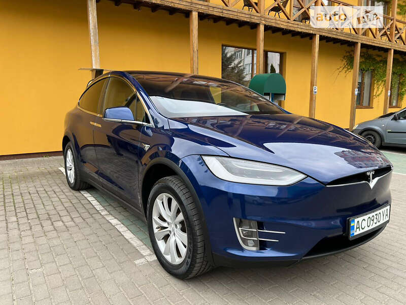 Позашляховик / Кросовер Tesla Model X 2017 в Луцьку