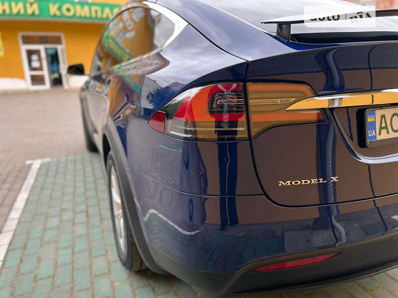 Позашляховик / Кросовер Tesla Model X 2017 в Луцьку