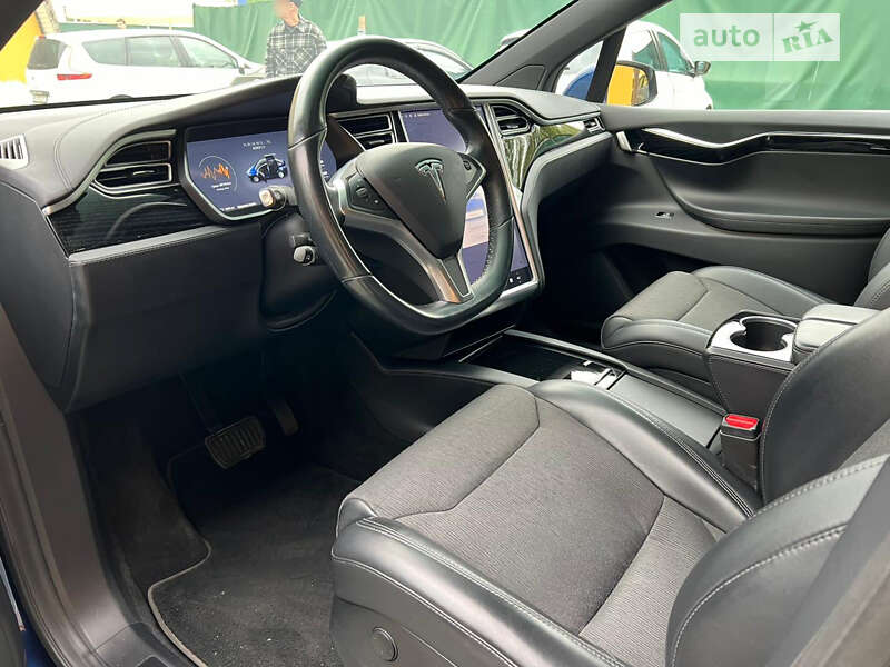 Позашляховик / Кросовер Tesla Model X 2017 в Луцьку