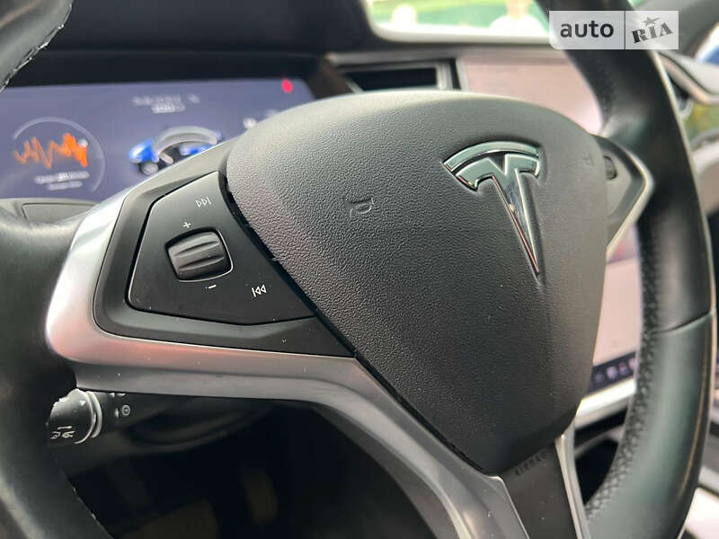 Позашляховик / Кросовер Tesla Model X 2017 в Луцьку