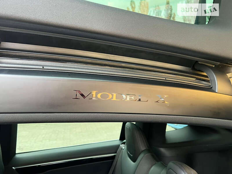 Позашляховик / Кросовер Tesla Model X 2017 в Луцьку