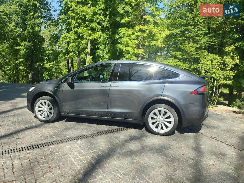 Позашляховик / Кросовер Tesla Model X 2016 в Києві