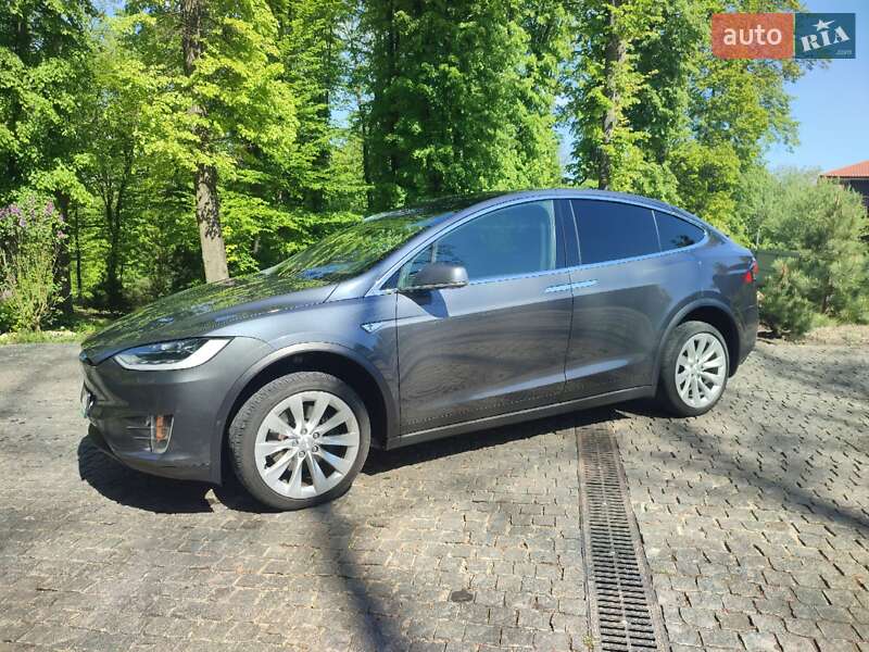 Позашляховик / Кросовер Tesla Model X 2016 в Києві