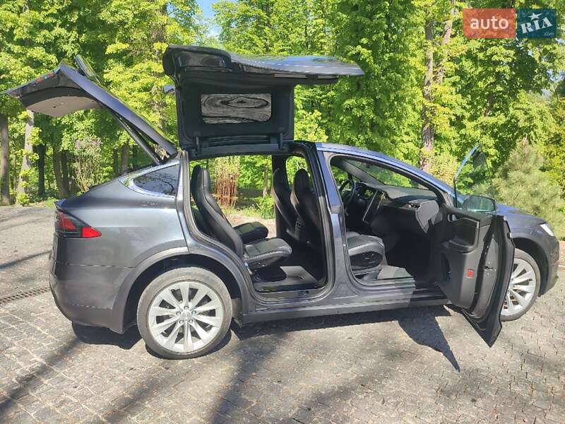 Позашляховик / Кросовер Tesla Model X 2016 в Києві