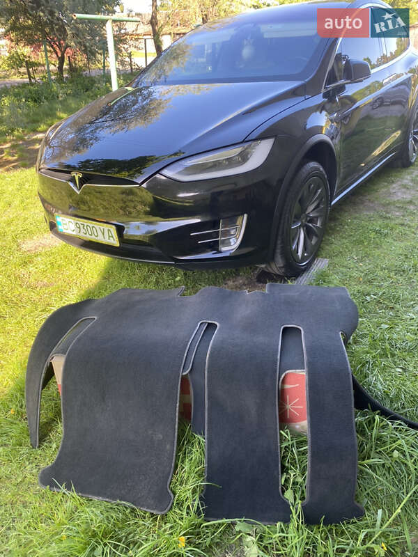 Внедорожник / Кроссовер Tesla Model X 2017 в Жовкве