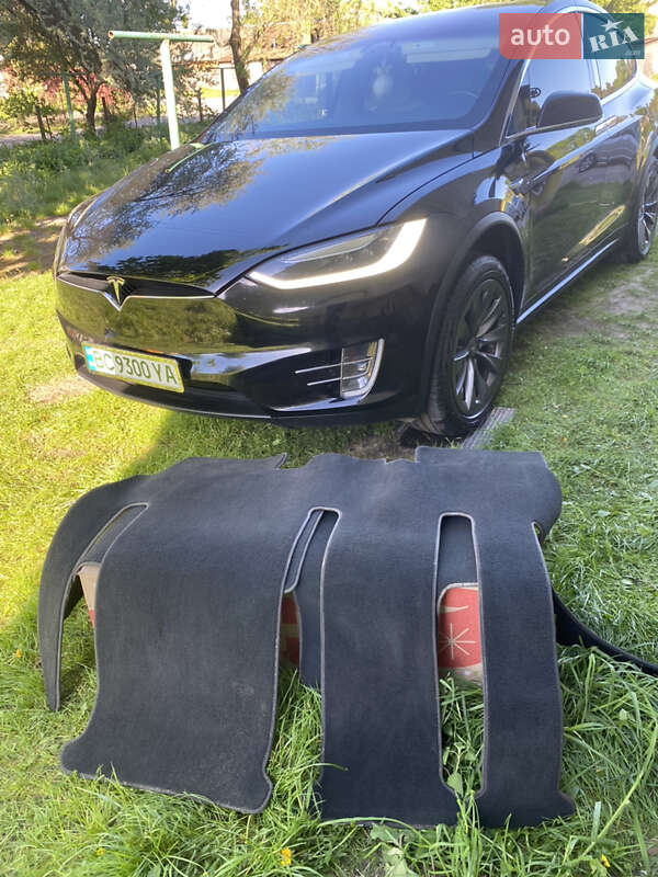 Внедорожник / Кроссовер Tesla Model X 2017 в Жовкве