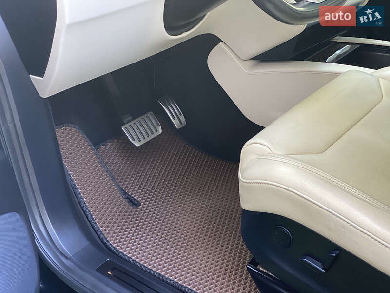 Внедорожник / Кроссовер Tesla Model X 2017 в Жовкве