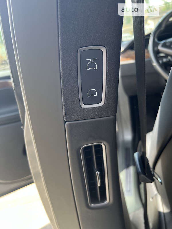 Внедорожник / Кроссовер Tesla Model X 2018 в Киеве