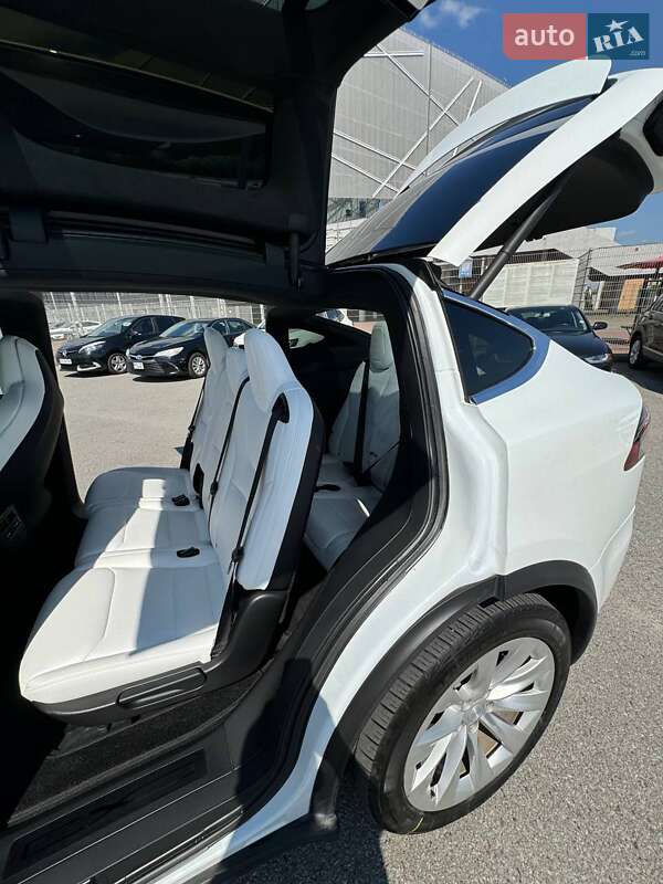 Позашляховик / Кросовер Tesla Model X 2018 в Львові