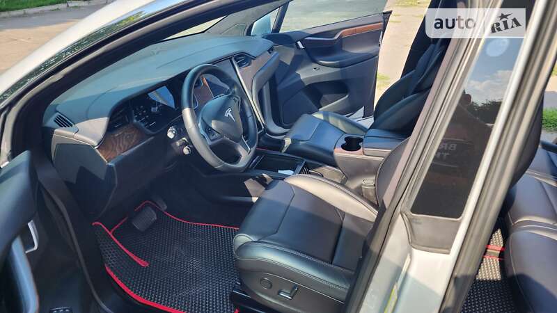 Позашляховик / Кросовер Tesla Model X 2018 в Кам'янському